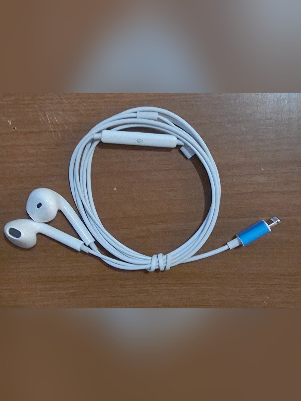 White In-Ear Wired Earphones with Inline Microphone For Iphones
